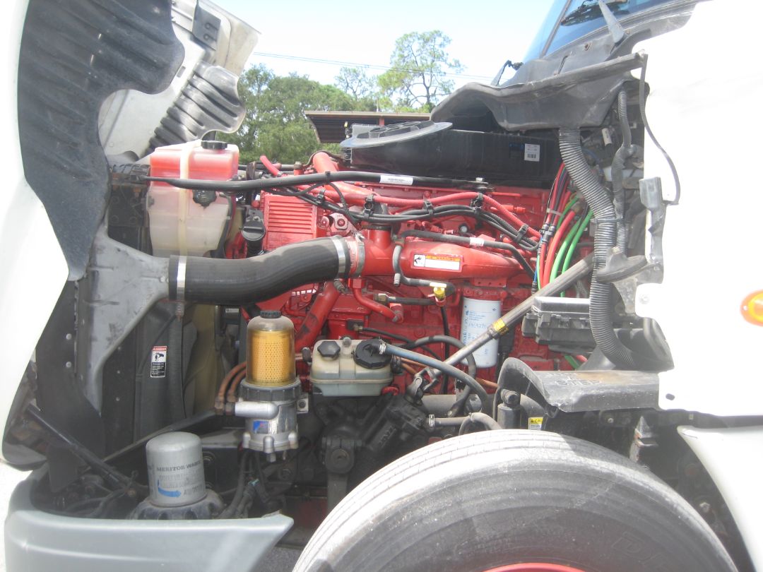 2013 FREIGHTLINER Cascadia - Image 9